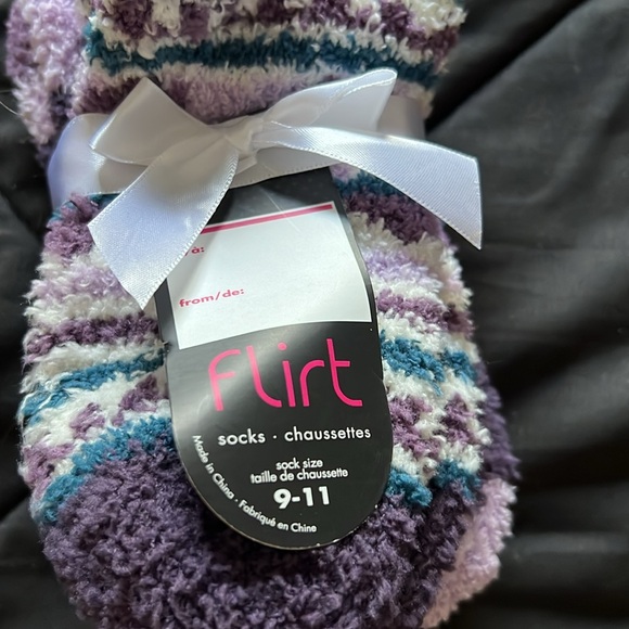 Women’s fuzzy socks (3 pk) - Picture 2 of 7